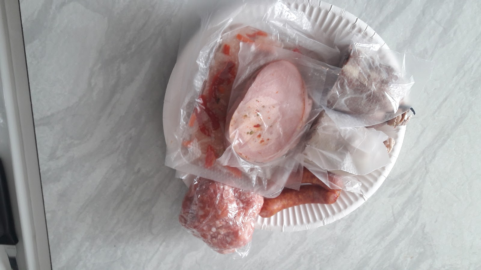 Frische Wurst- und Fleischwaren der Fleischerei Freund